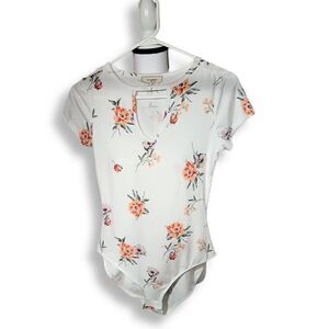 NWOT Keyhole Floral Bodysuit